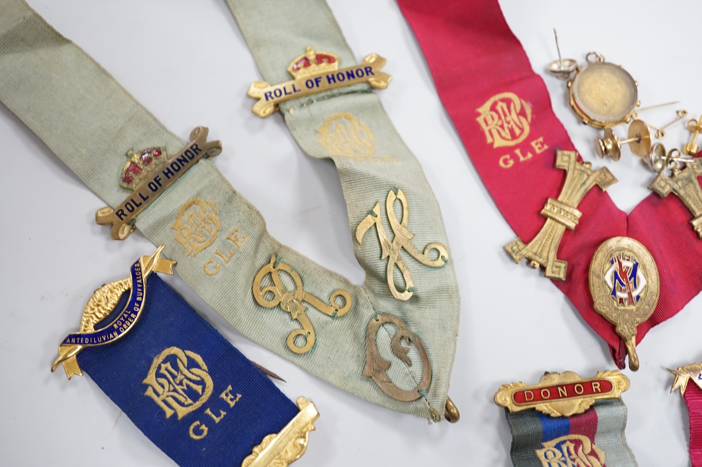 Sundry jewellery and medallions, including two silver-gilt Masonic medals etc.